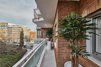 Piso de lujo en Madrid con terrazas, garaje y diseño de autor en la calle Poeta Esteban Villegas