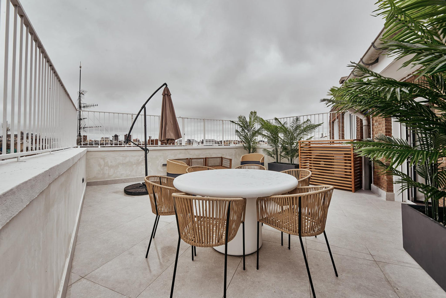 Piso de diseño en Madrid con terraza y vistas despejadas en la calle Alcalá
