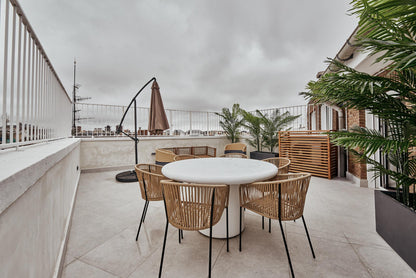 Piso de diseño en Madrid con terraza y vistas despejadas en la calle Alcalá