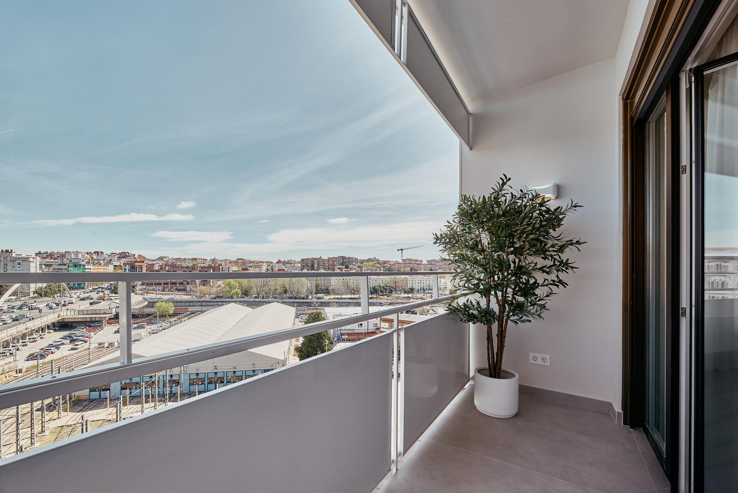 Piso de diseño en Madrid con terrazas privadas en la calle Alcalá