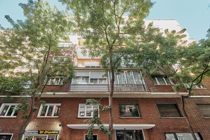 Piso de lujo en Madrid de gran formato con terraza en la calle General Pardiñas
