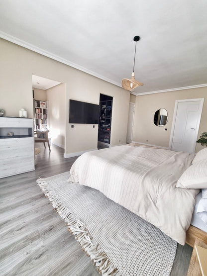 Chalet pareado en Seseña con jardín y piscina privada