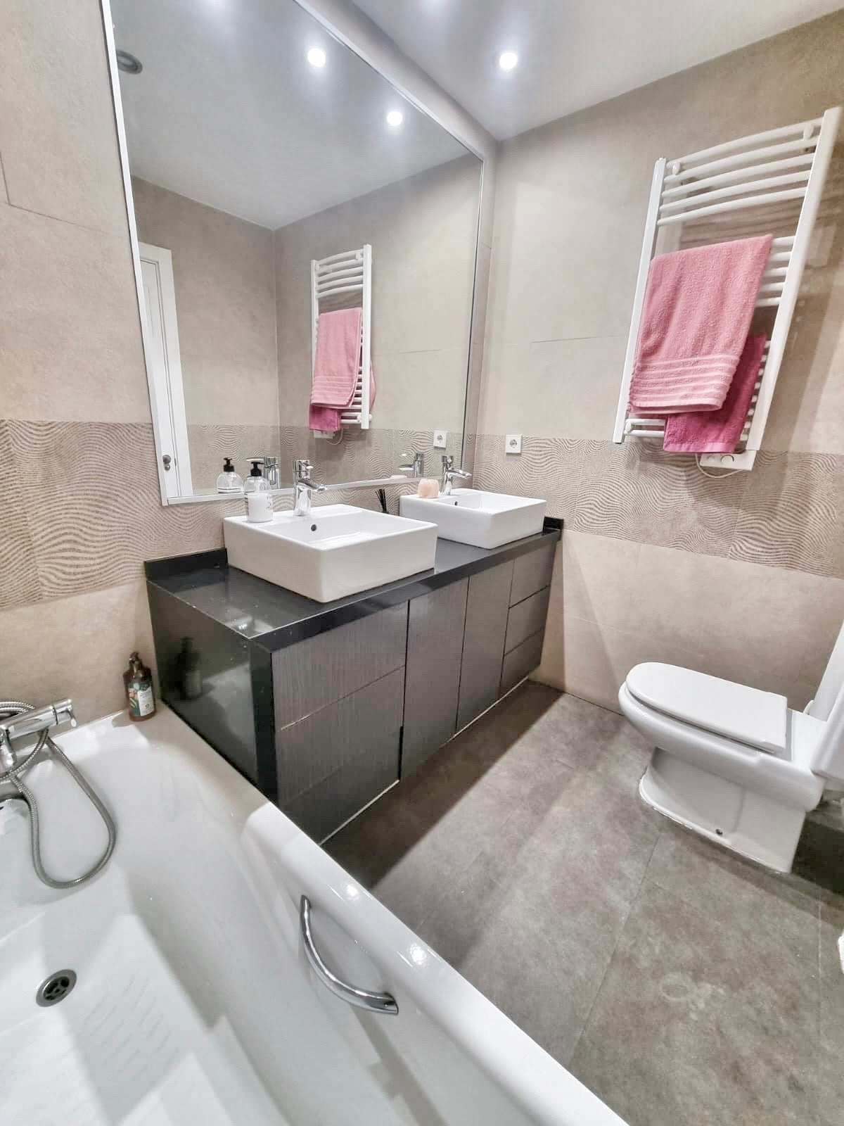 Chalet pareado en Seseña con jardín y piscina privada