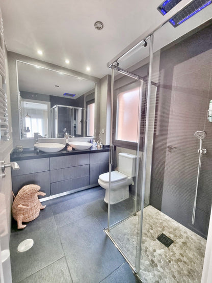 Chalet pareado en Seseña con jardín y piscina privada