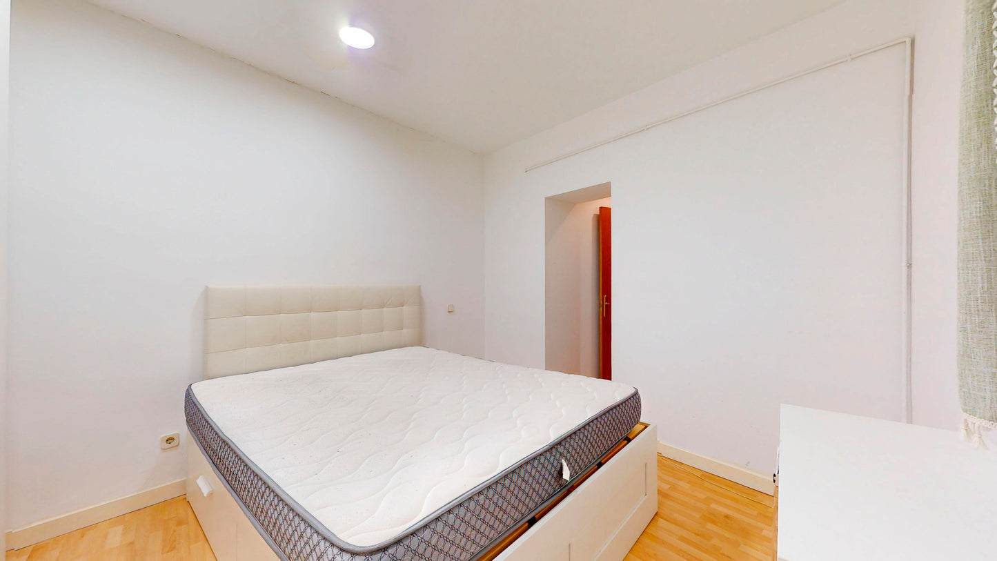 Piso luminoso en Madrid con acceso independiente en la calle Madera