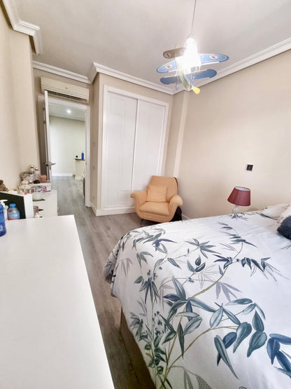 Chalet pareado en Seseña con jardín y piscina privada