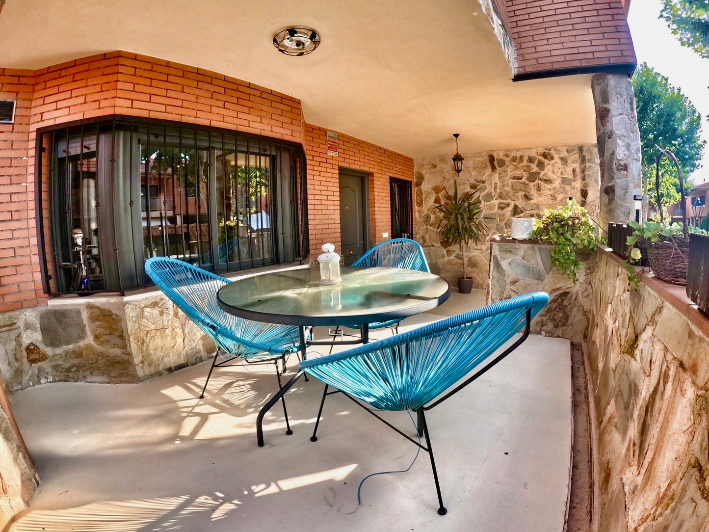 Chalet pareado en Seseña con jardín y piscina privada