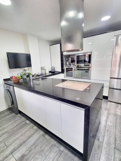 Chalet pareado en Seseña con jardín y piscina privada