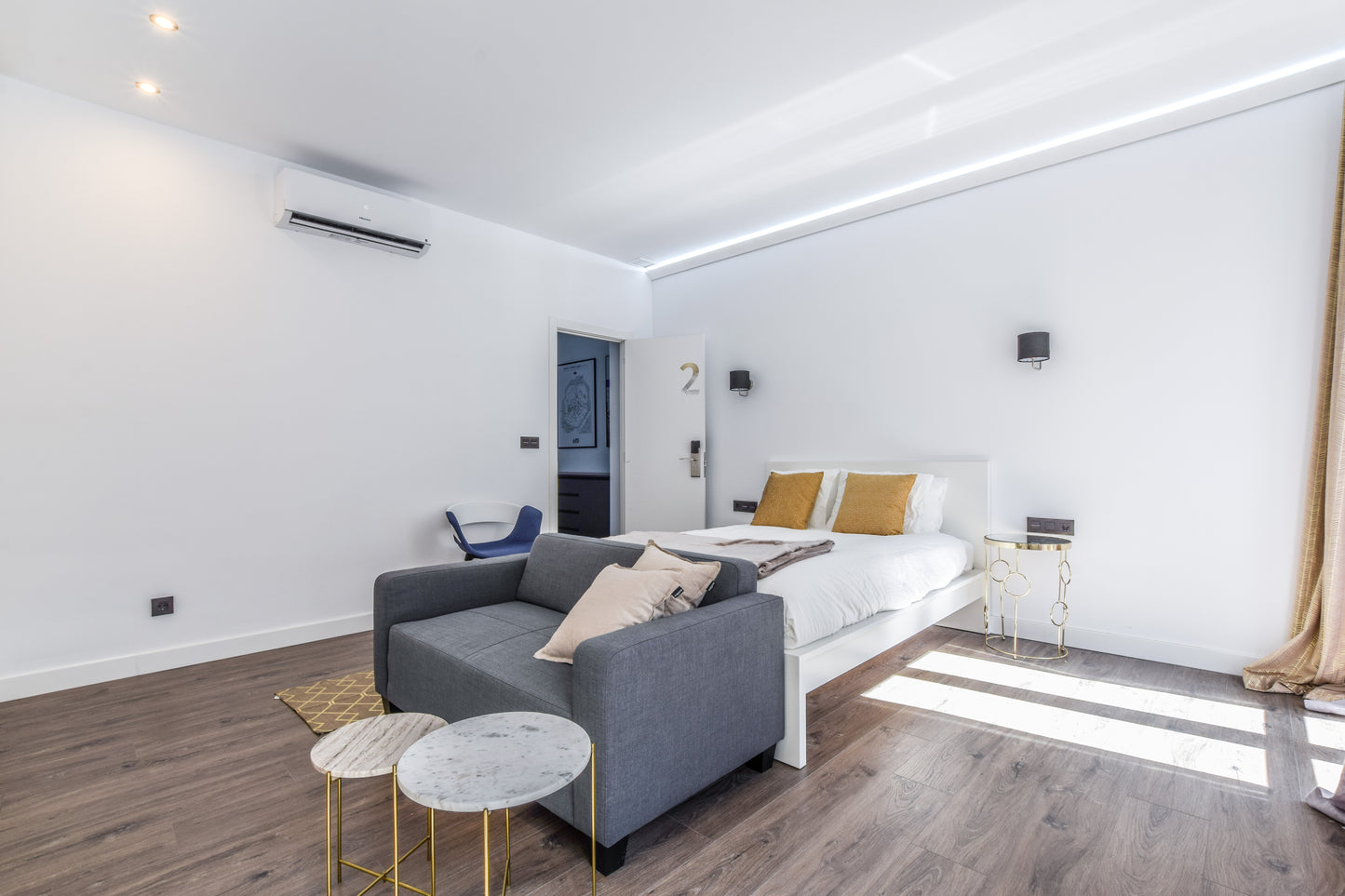 Piso de lujo en Madrid con balcón y cinco suites en Calle Fuencarral