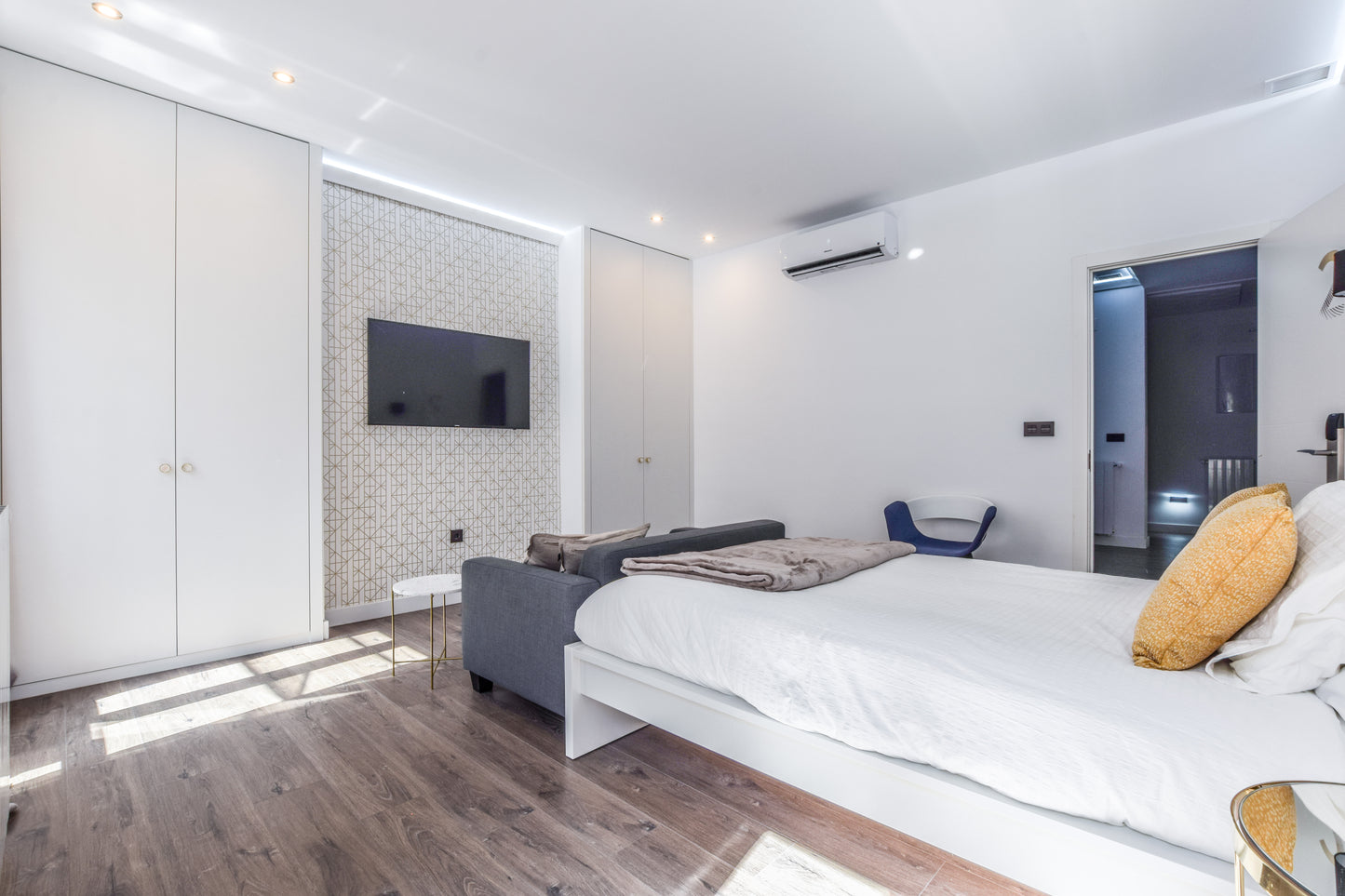 Piso de lujo en Madrid con balcón y cinco suites en Calle Fuencarral