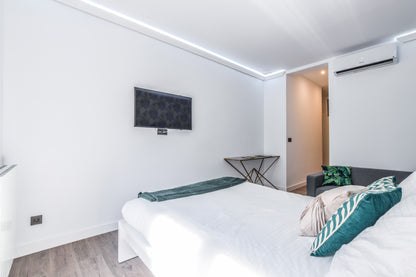 Piso de lujo en Madrid con balcón y cinco suites en Calle Fuencarral