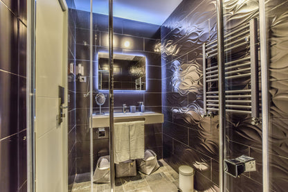 Piso de lujo en Madrid con balcón y cinco suites en Calle Fuencarral