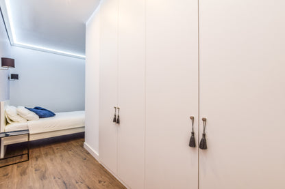 Piso de lujo en Madrid con balcón y cinco suites en Calle Fuencarral