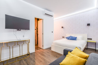 Piso de lujo en Madrid con balcón y cinco suites en Calle Fuencarral