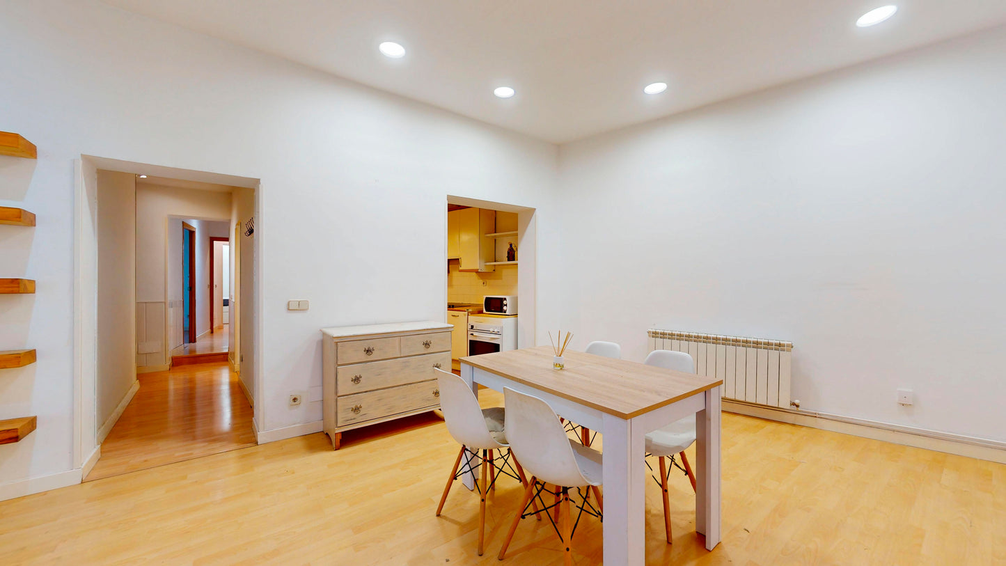 Piso luminoso en Madrid con acceso independiente en la calle Madera