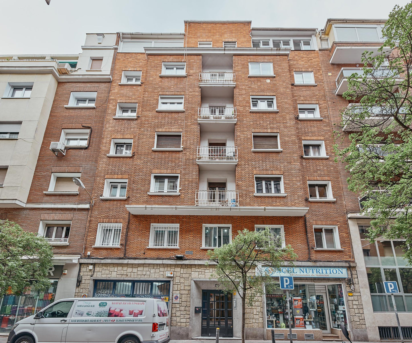 Piso de lujo en Madrid con terraza privada en Calle Naciones