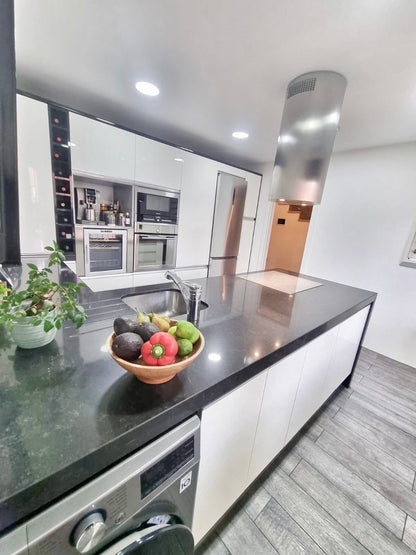 Chalet pareado en Seseña con jardín y piscina privada