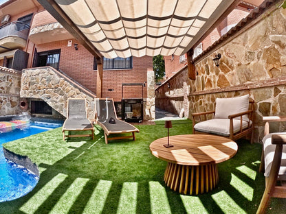 Chalet pareado en Seseña con jardín y piscina privada