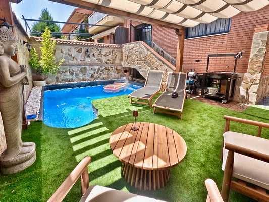 Chalet pareado en Seseña con jardín y piscina privada
