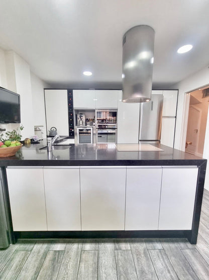 Chalet pareado en Seseña con jardín y piscina privada