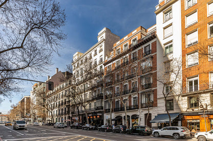 Piso de lujo en Madrid con orientación suroeste en Génova
