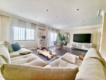 Chalet pareado en Seseña con jardín y piscina privada