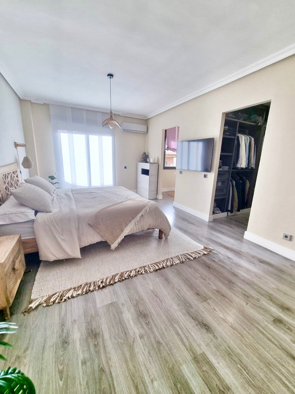 Chalet pareado en Seseña con jardín y piscina privada