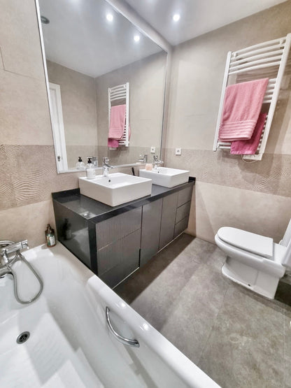 Chalet pareado en Seseña con jardín y piscina privada