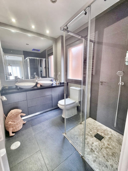 Chalet pareado en Seseña con jardín y piscina privada