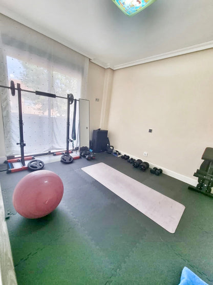 Chalet pareado en Seseña con jardín y piscina privada